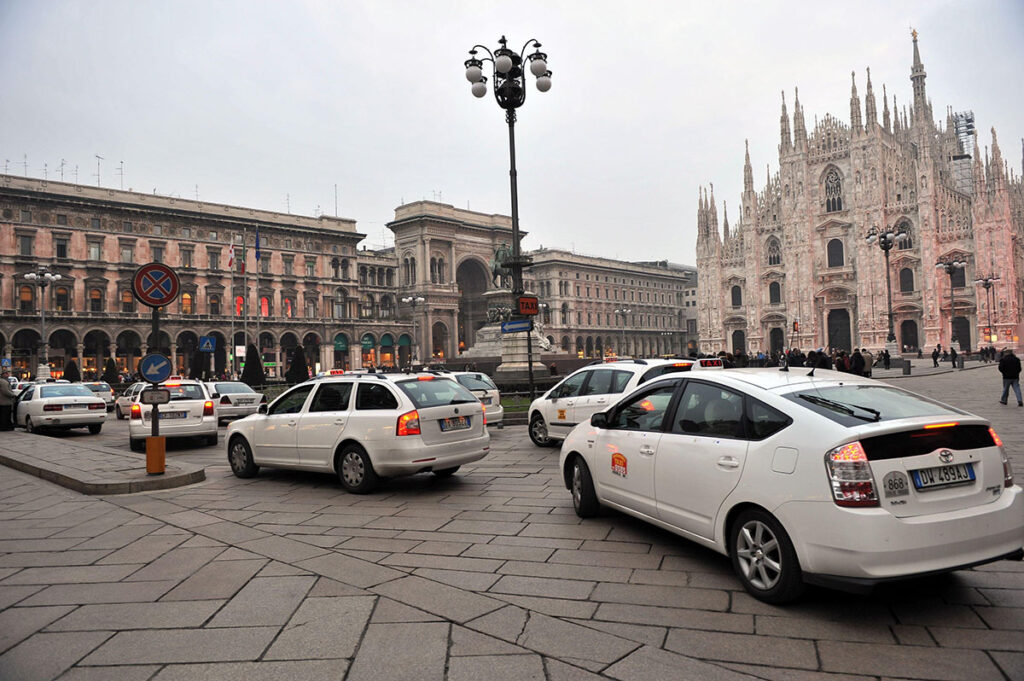 Taxi cabs arrive outside the Duomo di Milano