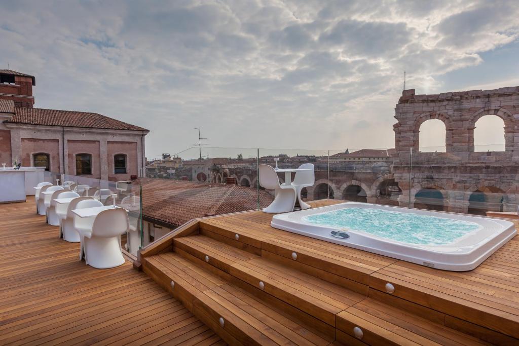 Hotel Milano in Verona overlooking the Verona Arena